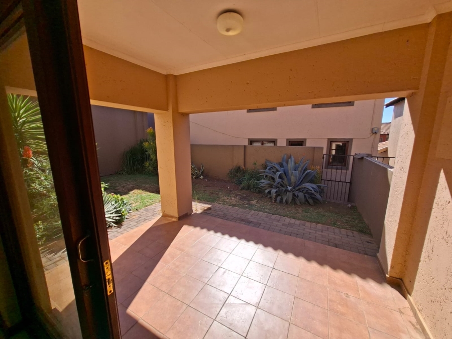 2 Bedroom Property for Sale in Noordheuwel Gauteng