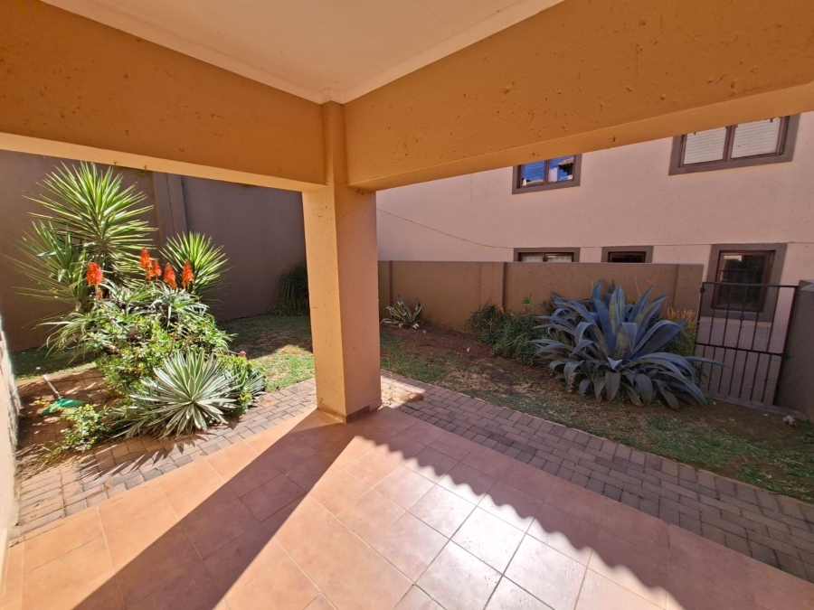 2 Bedroom Property for Sale in Noordheuwel Gauteng