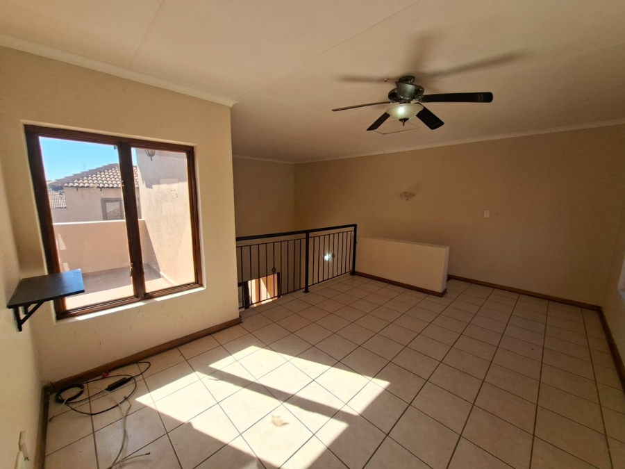 2 Bedroom Property for Sale in Noordheuwel Gauteng