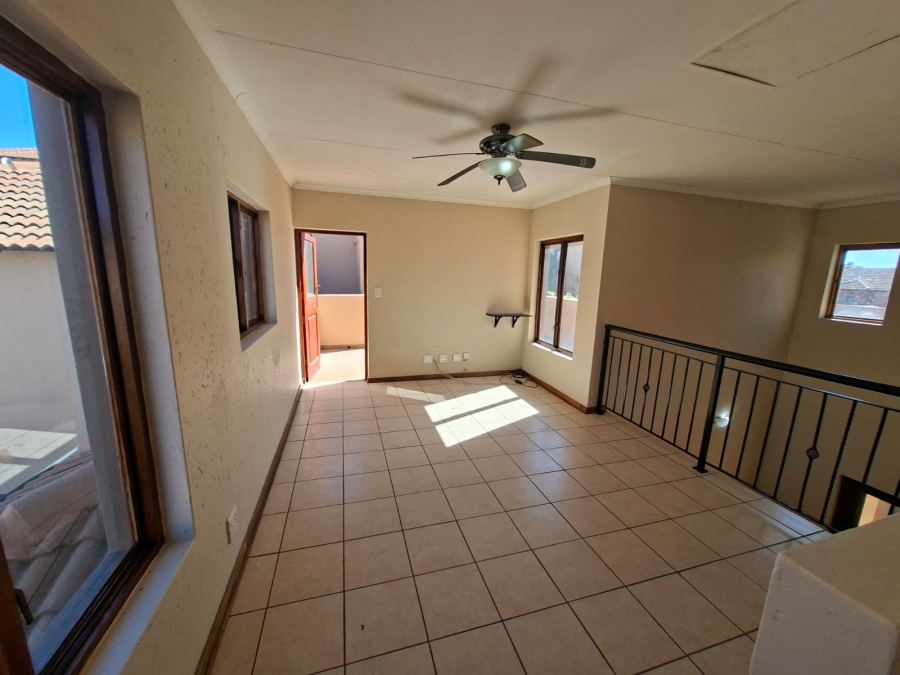 2 Bedroom Property for Sale in Noordheuwel Gauteng