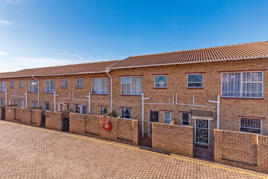 To Let 2 Bedroom Property for Rent in Noordheuwel Gauteng