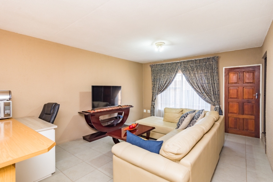 To Let 2 Bedroom Property for Rent in Noordheuwel Gauteng