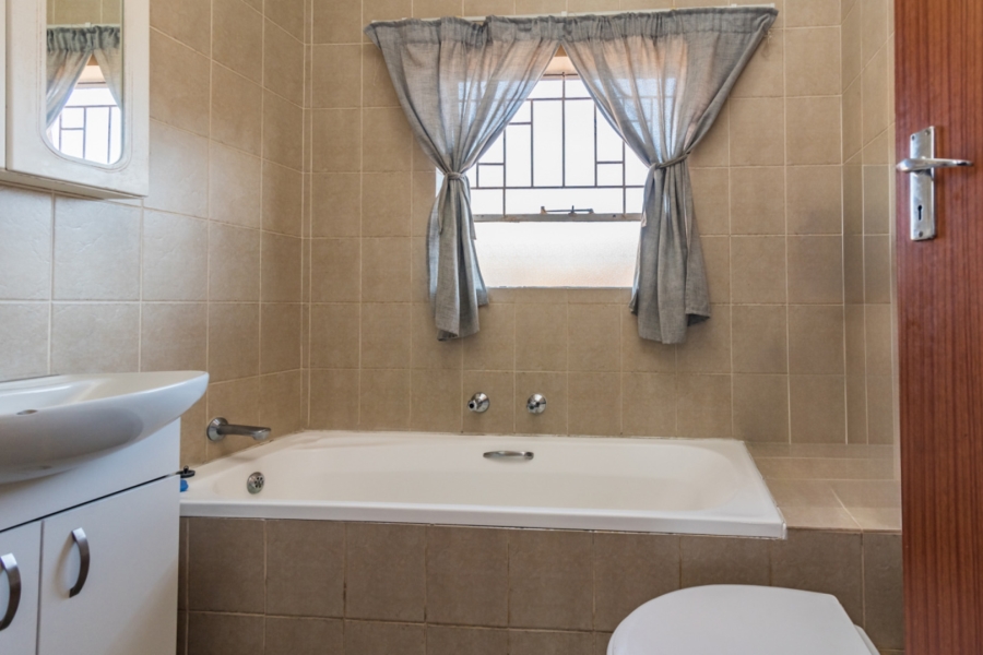 To Let 2 Bedroom Property for Rent in Noordheuwel Gauteng