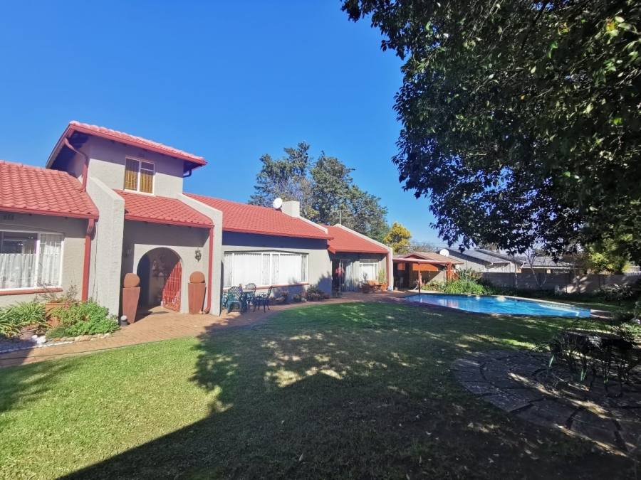 4 Bedroom Property for Sale in Brackendowns Gauteng