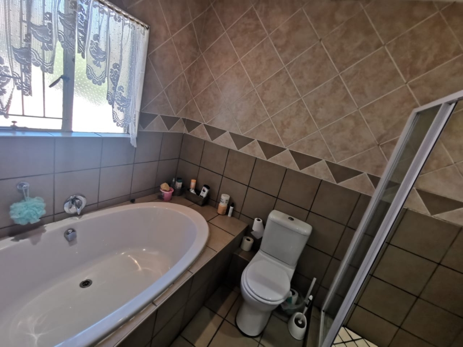 4 Bedroom Property for Sale in Brackendowns Gauteng