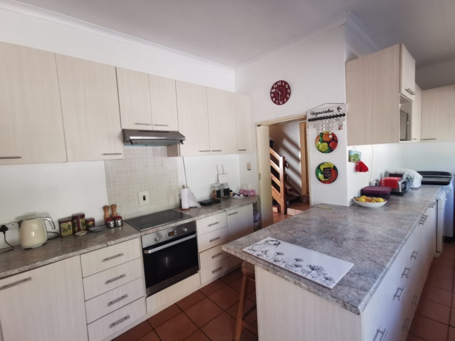 4 Bedroom Property for Sale in Brackendowns Gauteng