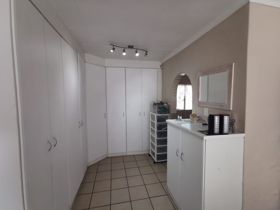 4 Bedroom Property for Sale in Brackendowns Gauteng