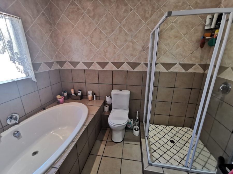 4 Bedroom Property for Sale in Brackendowns Gauteng