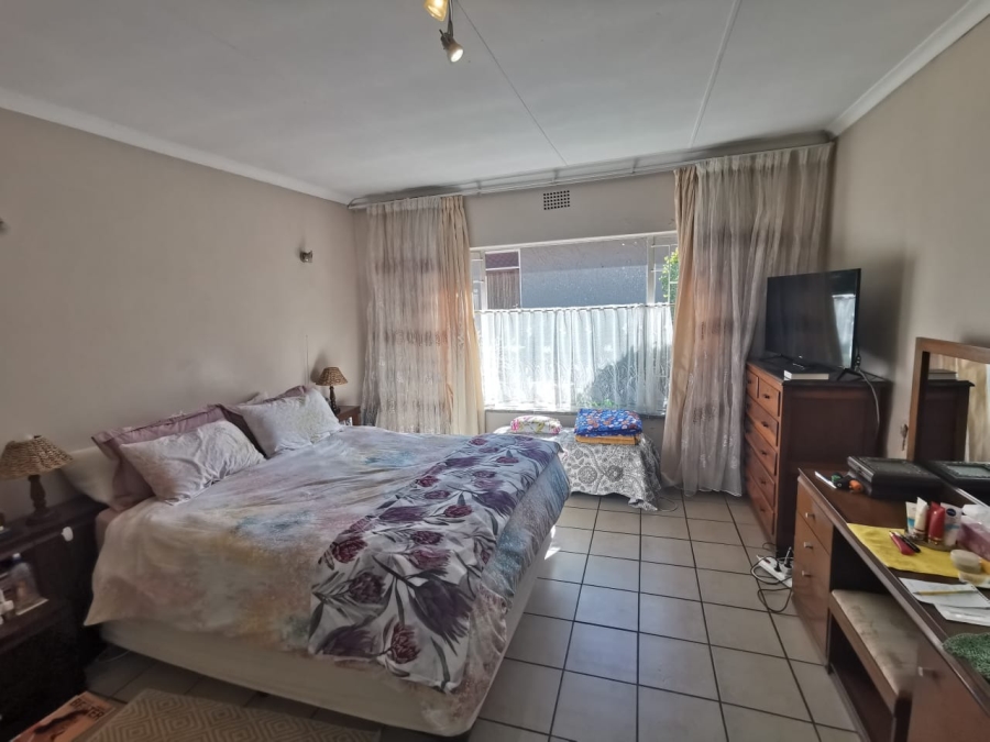 4 Bedroom Property for Sale in Brackendowns Gauteng