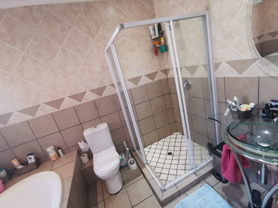 4 Bedroom Property for Sale in Brackendowns Gauteng