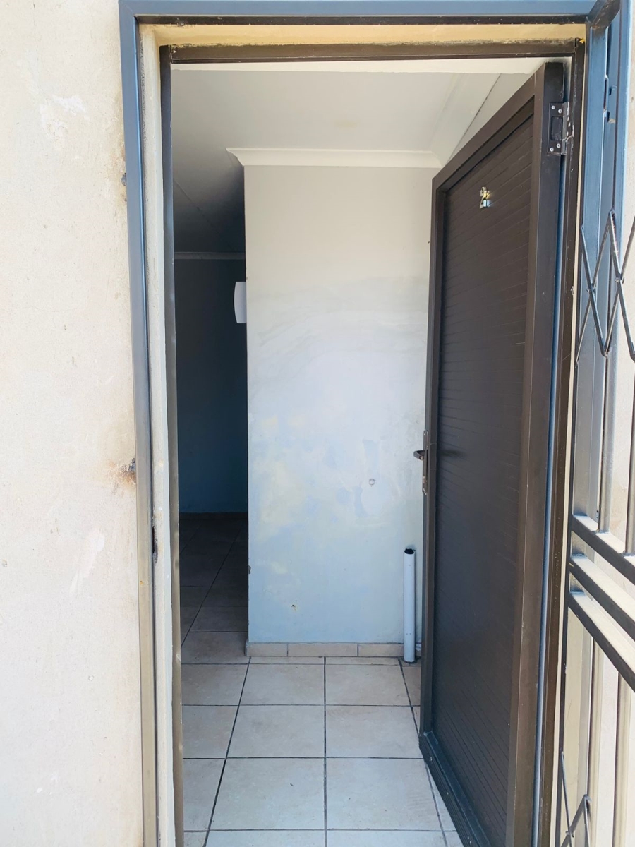 To Let 1 Bedroom Property for Rent in Vosloorus Gauteng
