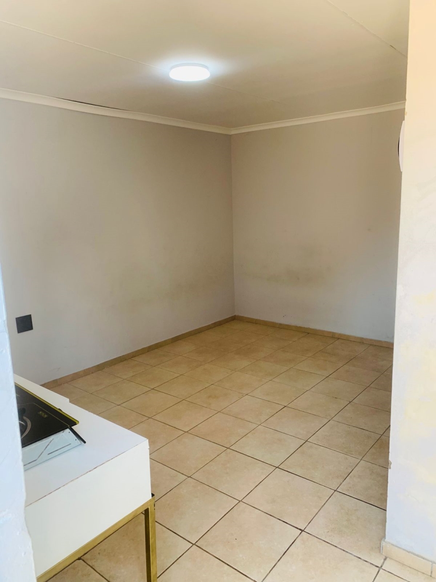To Let 1 Bedroom Property for Rent in Vosloorus Gauteng