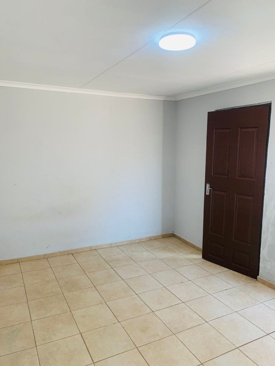 To Let 1 Bedroom Property for Rent in Vosloorus Gauteng