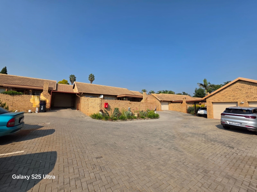 2 Bedroom Property for Sale in Magalieskruin Gauteng