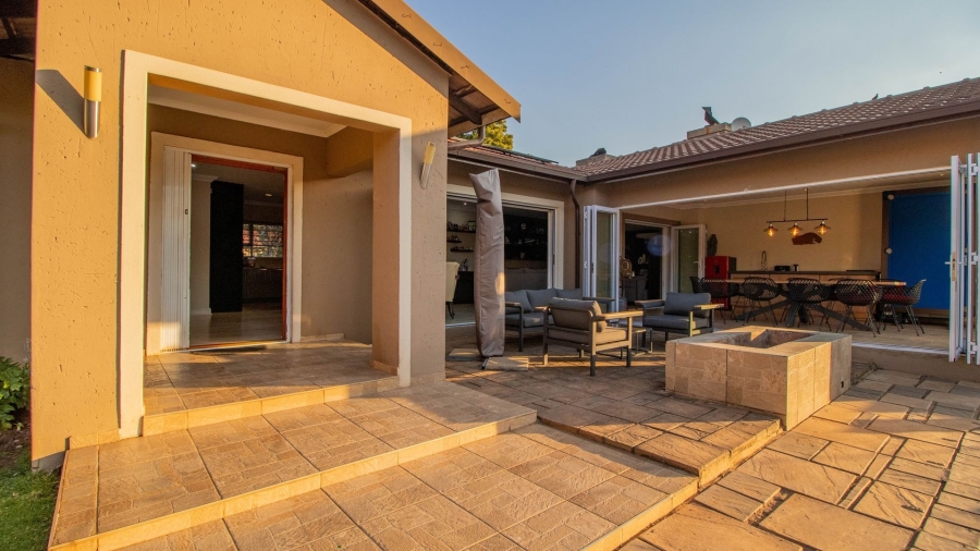 5 Bedroom Property for Sale in Farrarmere Gauteng