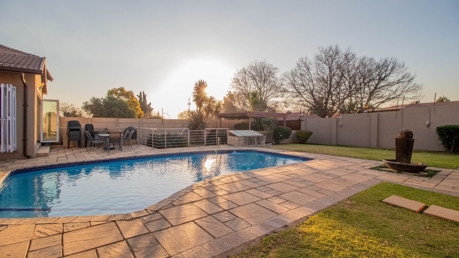 5 Bedroom Property for Sale in Farrarmere Gauteng