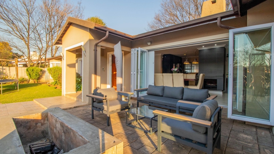 5 Bedroom Property for Sale in Farrarmere Gauteng