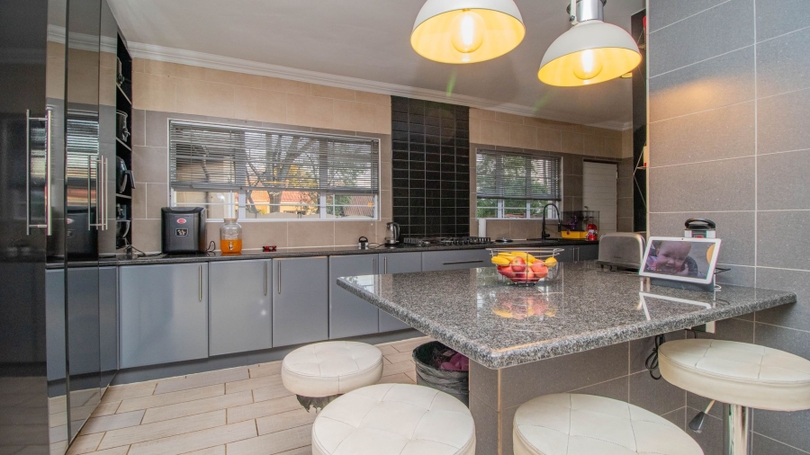 5 Bedroom Property for Sale in Farrarmere Gauteng