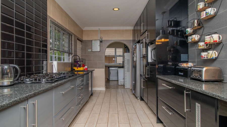 5 Bedroom Property for Sale in Farrarmere Gauteng