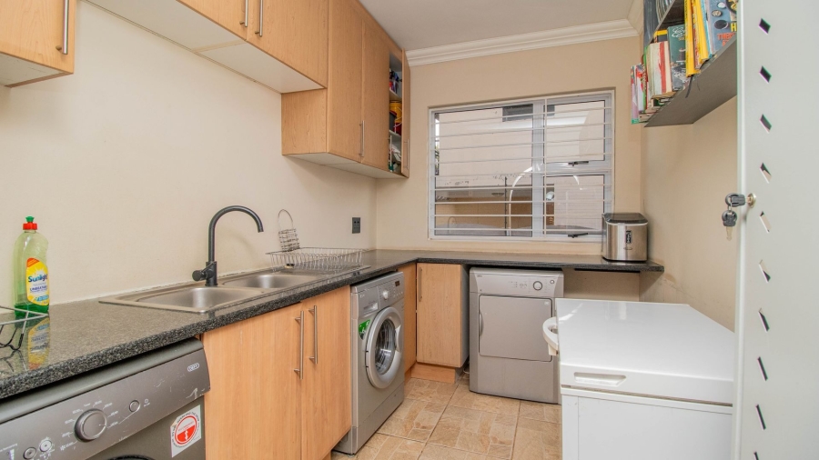 5 Bedroom Property for Sale in Farrarmere Gauteng