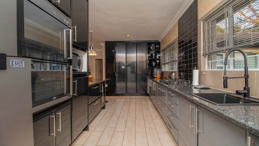 5 Bedroom Property for Sale in Farrarmere Gauteng