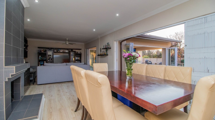 5 Bedroom Property for Sale in Farrarmere Gauteng