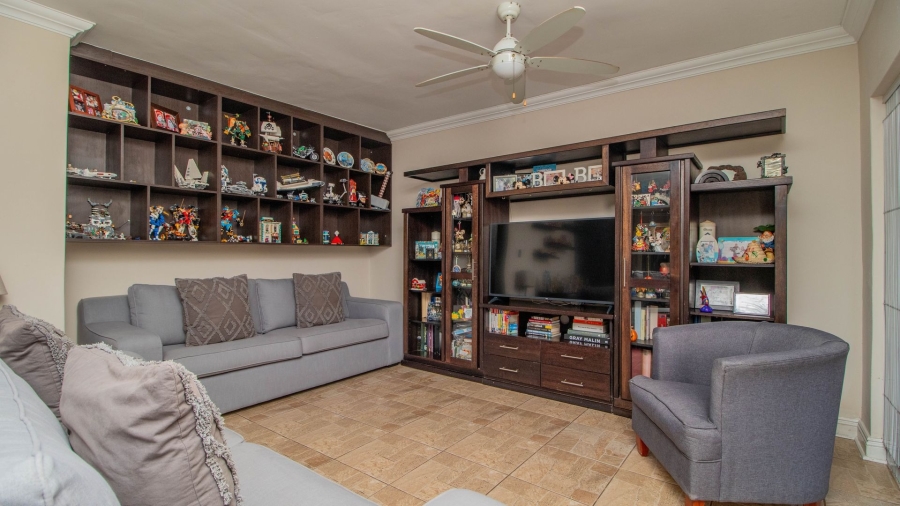 5 Bedroom Property for Sale in Farrarmere Gauteng