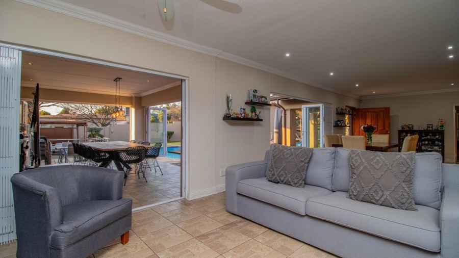 5 Bedroom Property for Sale in Farrarmere Gauteng