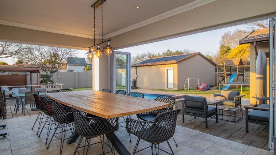 5 Bedroom Property for Sale in Farrarmere Gauteng
