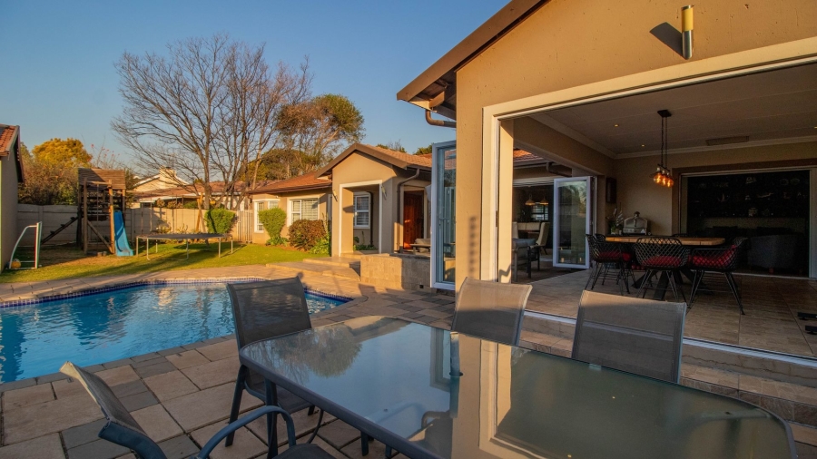 5 Bedroom Property for Sale in Farrarmere Gauteng