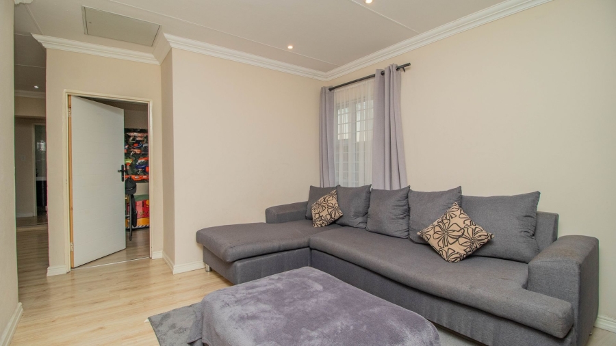 5 Bedroom Property for Sale in Farrarmere Gauteng