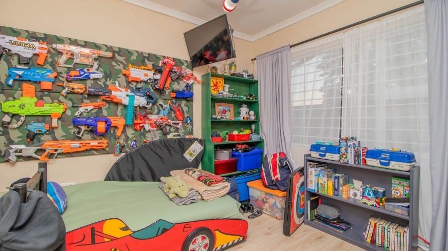 5 Bedroom Property for Sale in Farrarmere Gauteng