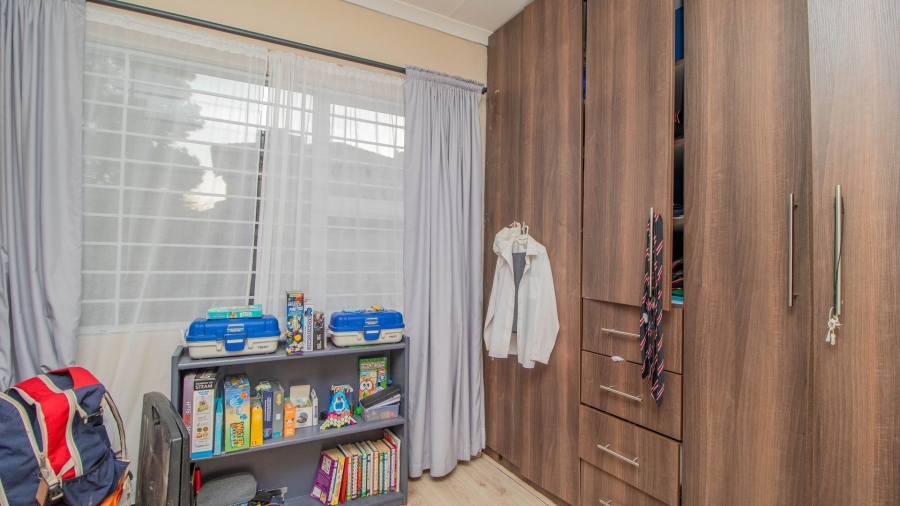 5 Bedroom Property for Sale in Farrarmere Gauteng