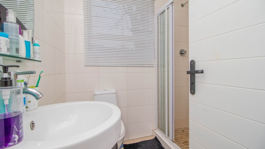 5 Bedroom Property for Sale in Farrarmere Gauteng