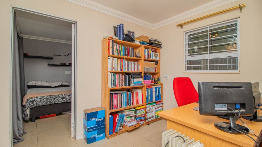 5 Bedroom Property for Sale in Farrarmere Gauteng