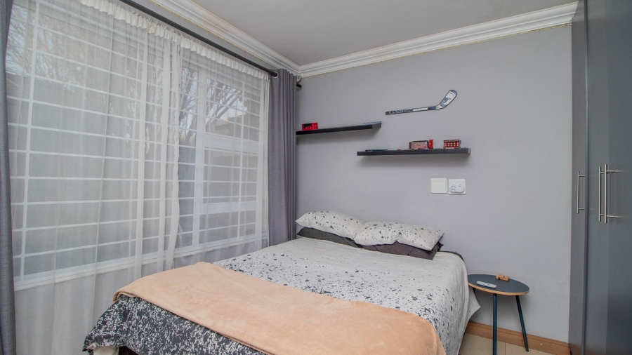 5 Bedroom Property for Sale in Farrarmere Gauteng