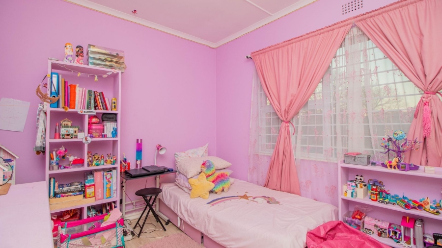5 Bedroom Property for Sale in Farrarmere Gauteng