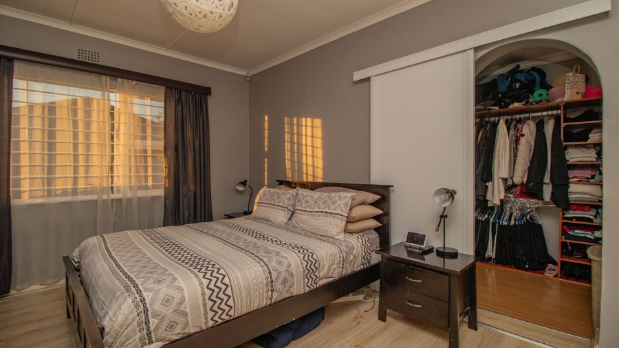 5 Bedroom Property for Sale in Farrarmere Gauteng