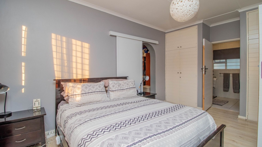 5 Bedroom Property for Sale in Farrarmere Gauteng