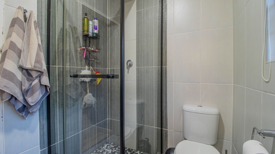 5 Bedroom Property for Sale in Farrarmere Gauteng