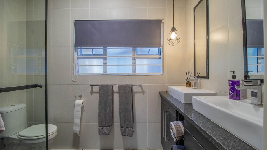 5 Bedroom Property for Sale in Farrarmere Gauteng