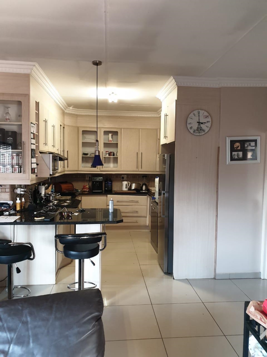 10 Bedroom Property for Sale in Honingneskrans Ah Gauteng