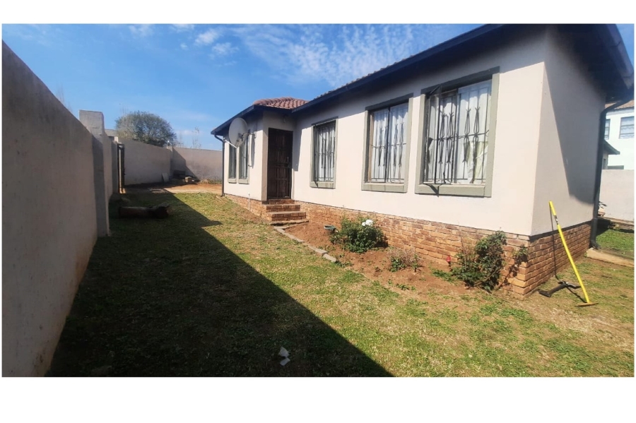 3 Bedroom Property for Sale in Clayville Gauteng