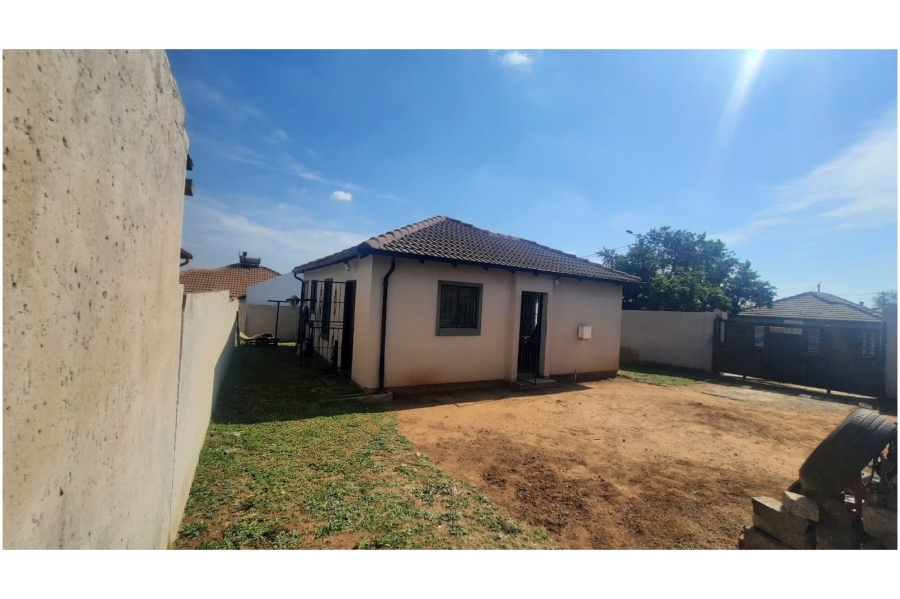 3 Bedroom Property for Sale in Clayville Gauteng