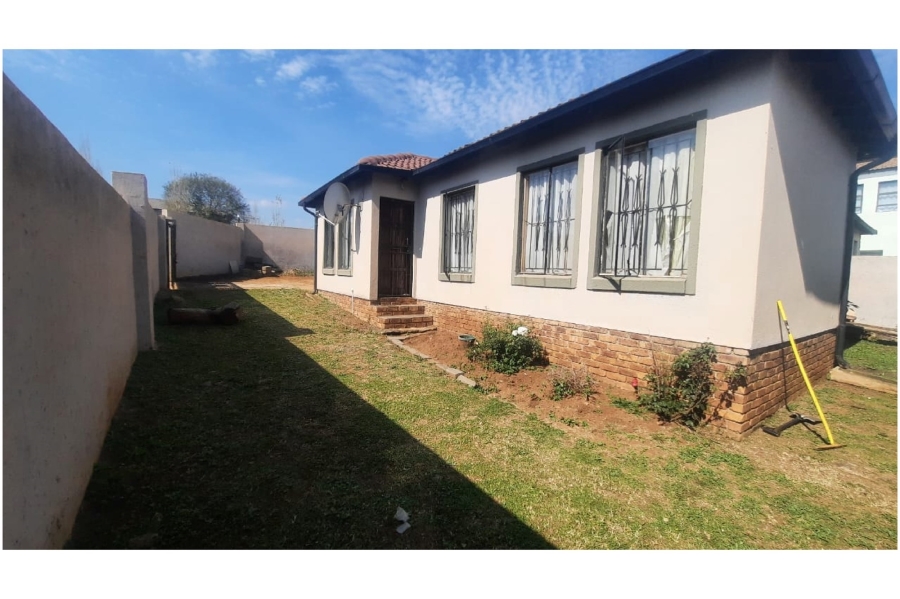 3 Bedroom Property for Sale in Clayville Gauteng