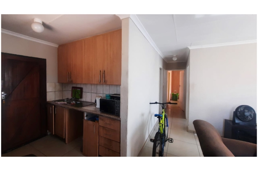 3 Bedroom Property for Sale in Clayville Gauteng
