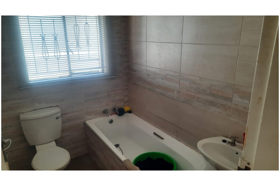 3 Bedroom Property for Sale in Clayville Gauteng