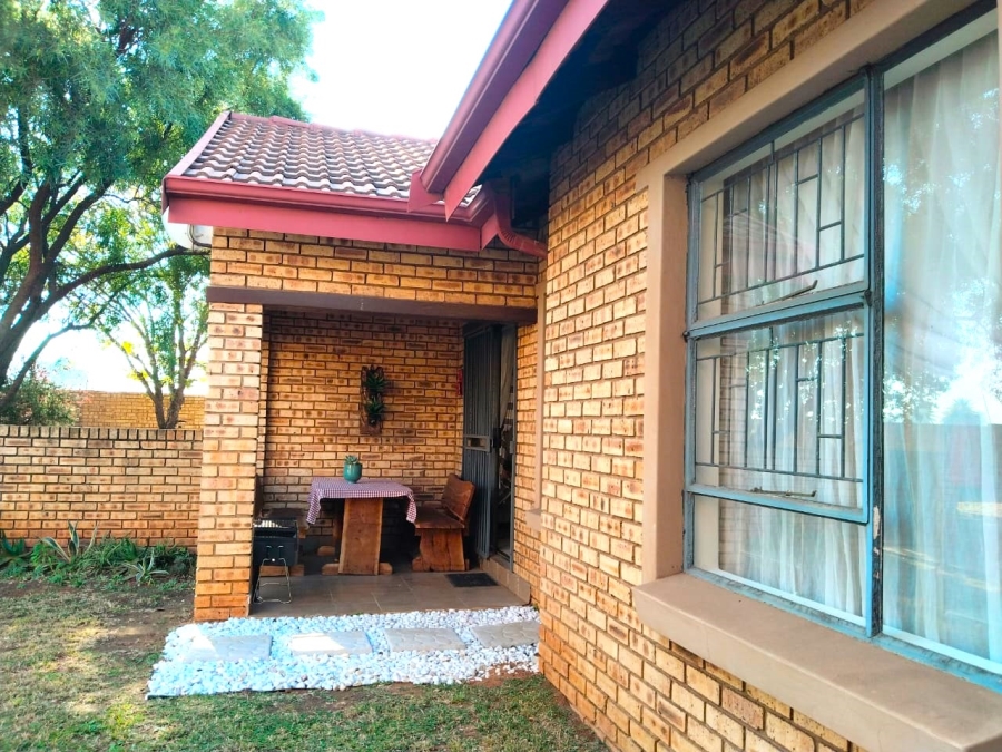 2 Bedroom Property for Sale in Kookrus Gauteng