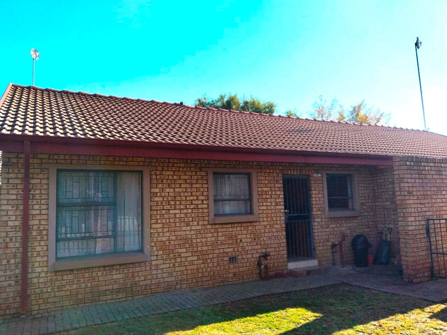 2 Bedroom Property for Sale in Kookrus Gauteng