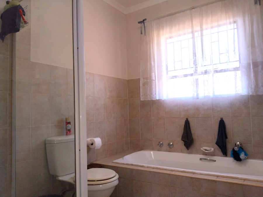 2 Bedroom Property for Sale in Kookrus Gauteng